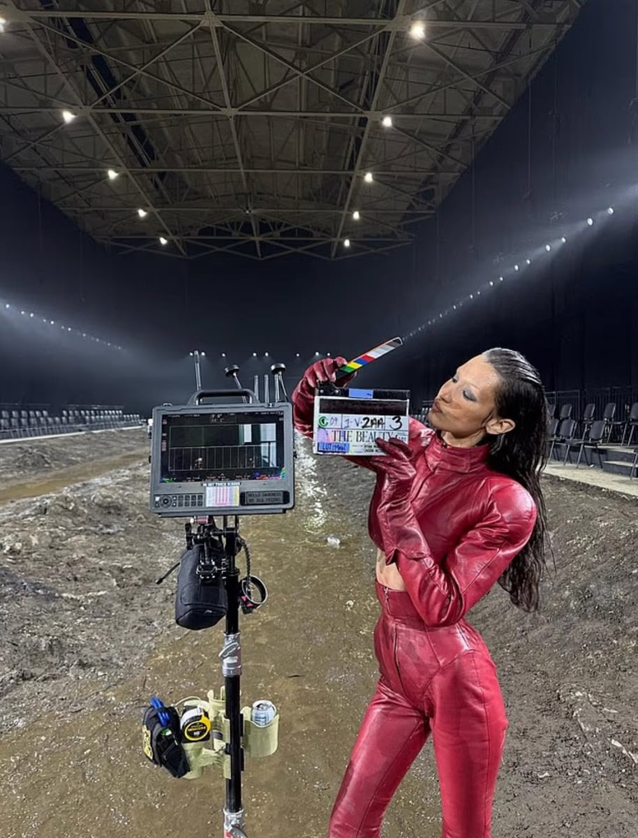 The sequence involved heavy prosthetics and realistic fake blood