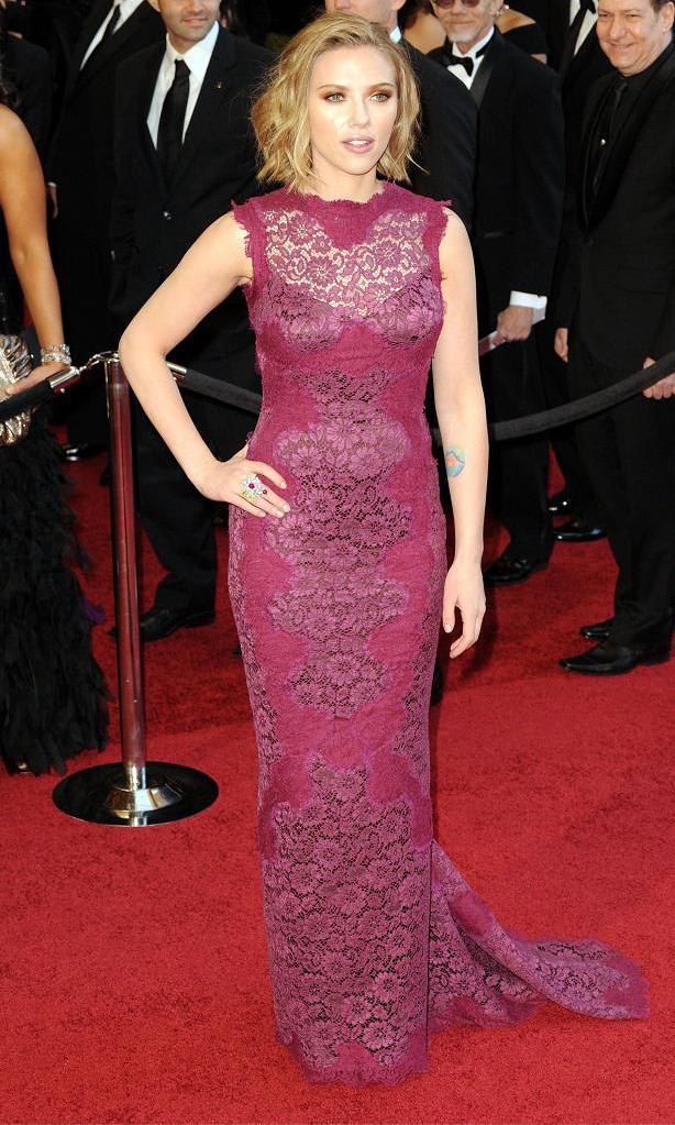 Scarlett Johansson Oscars 2011 lace dress Dolce Gabbana