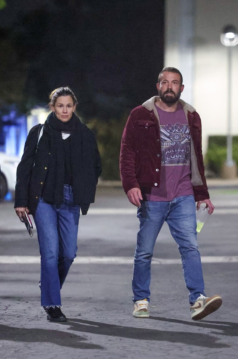 Ben Affleck y su ex Jennifer Garner, acompañadas por su hija y algunos amigos de la familia.