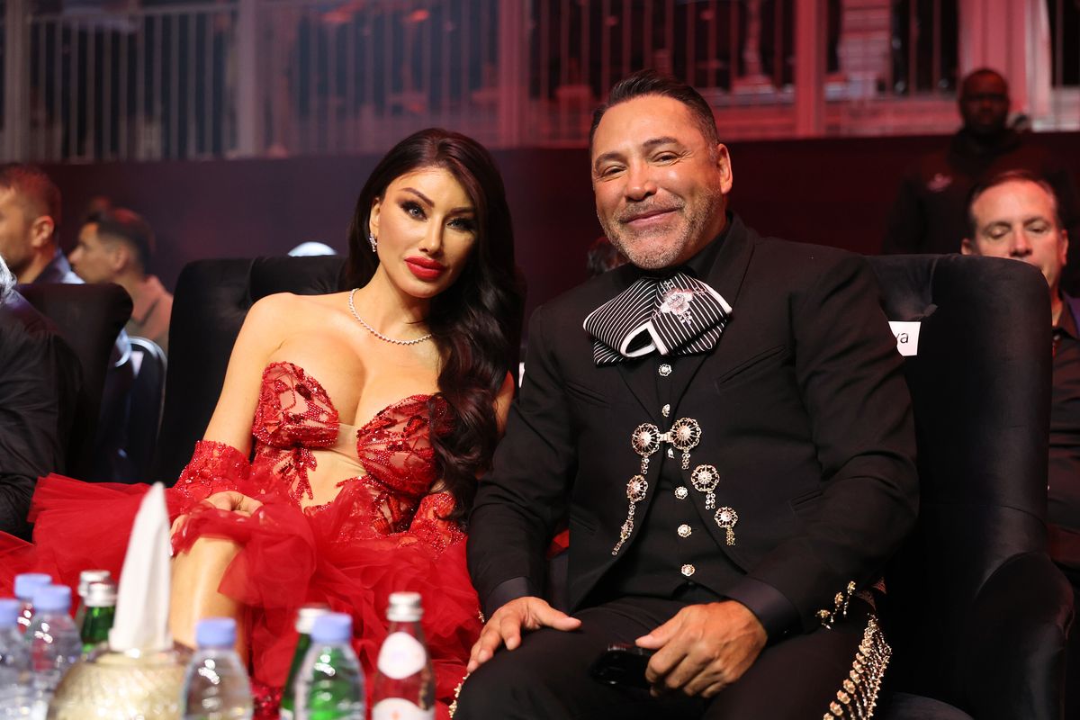 Oscar De La Hoya and Holly Sonders are fans of modern medicine 