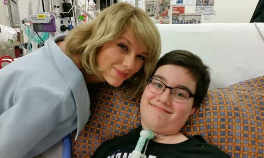 While staying Down Under in Australia with her boyfriend <a href="https://us.hellomagazine.com/tags/1/tom-hiddleston/"><strong>Tom-Hiddleston</strong></a>, Taylor Swift stepped out for solo trip to Lady Cliento Children's Hospital in South Brisbane. The <i>1989</i> singer surprised her fans, including Sam (pictured above) during the visit, which was orchestrated by Starlight Children's Foundation Australia. The hospital thanked the Grammy winner for visiting on Facebook writing, "Thank you Taylor Swift for dropping by the Lady Cilento Children's Hospital this afternoon to give our patients and families a special surprise they'll never forget." They added, "They'll never 'shake off' the memories you made tonight. To our lucky families who met Taylor, if you have any photos you'd like to share, we'd love to see them, so feel free to post them here."
<br>
Photo: Children's Health Queensland & Lady Cilento Children's Hospital
