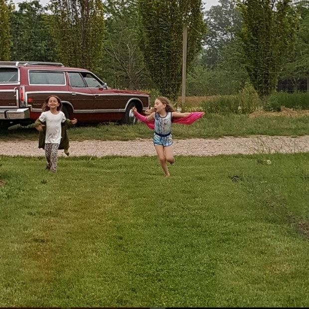Sarah posed this rare photo of her twin girls Marion [Loretta] and Tabitha in celebration of their seventh birthday.
<br>
Photo: Instagram/@sjp