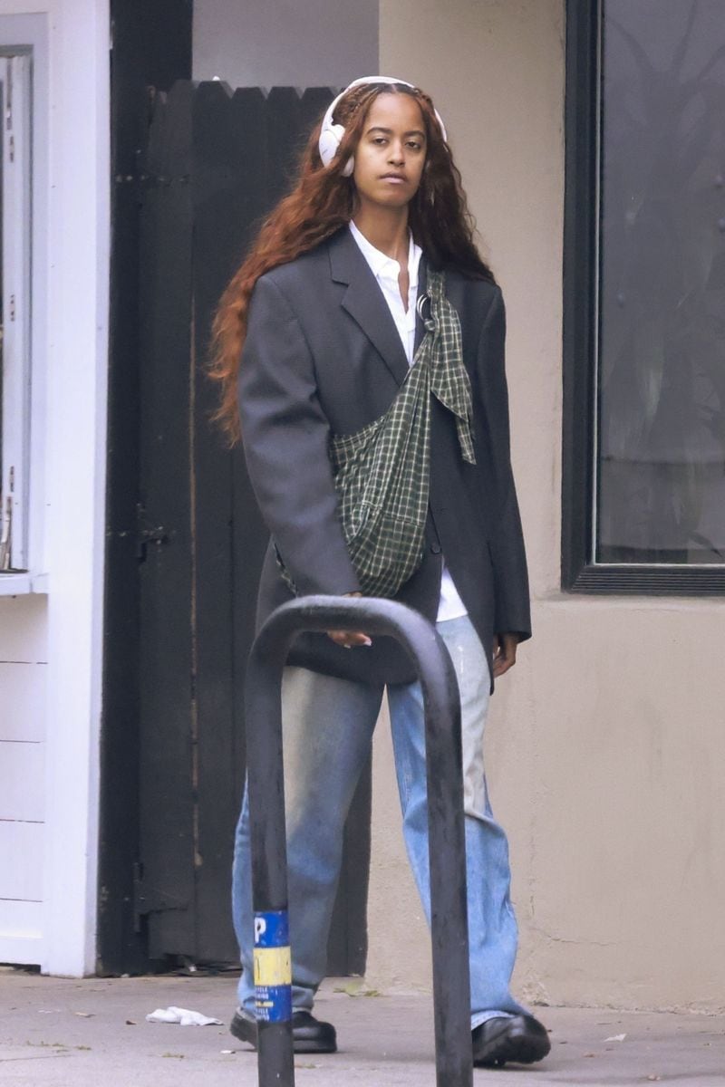 A different look at Malia's outfit