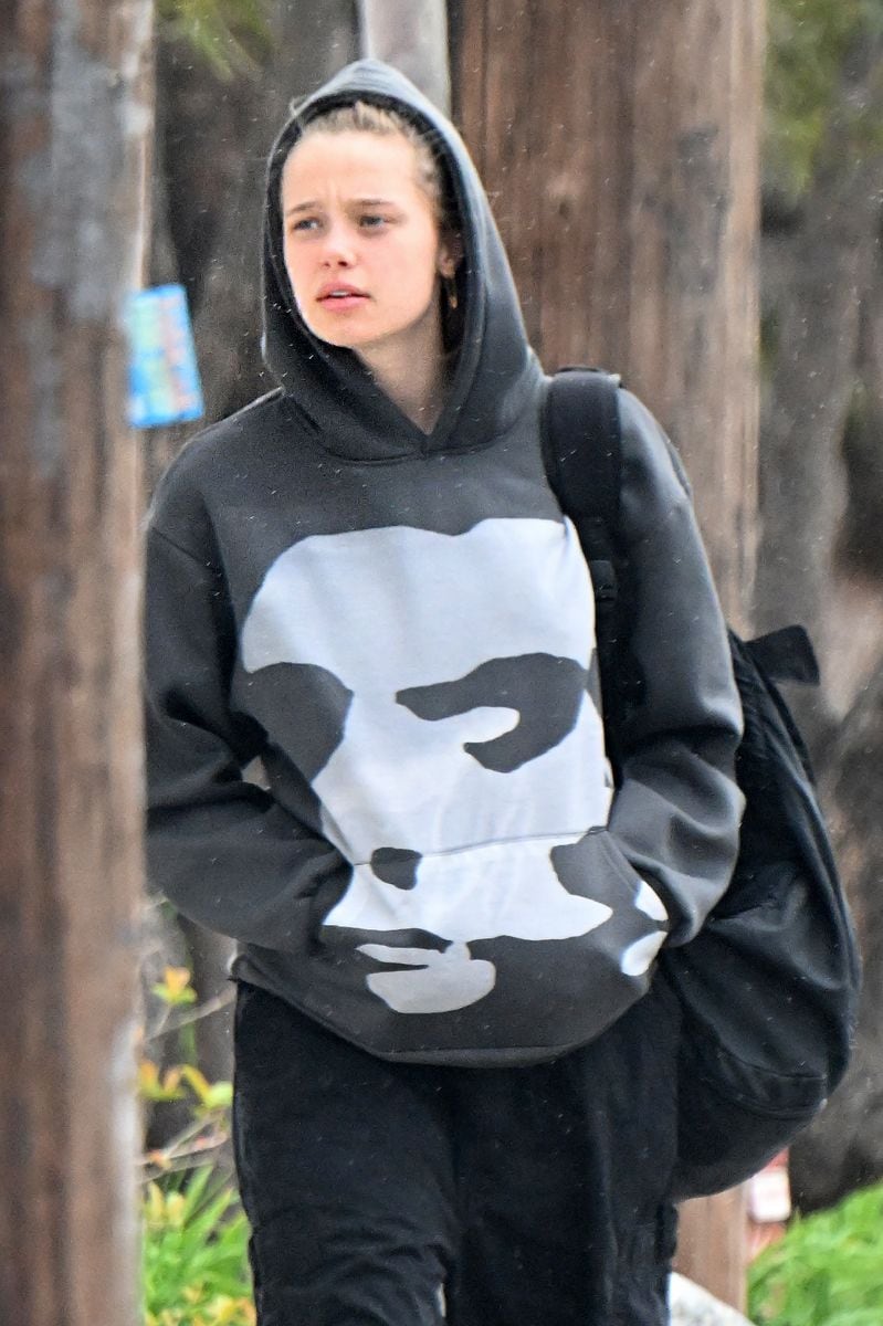 Shiloh Jolie-Pitt keeps it casual for dance class with a friend