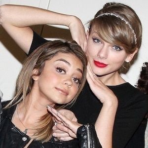 Taylor goofed around with Modern Family star Sarah Hyland.