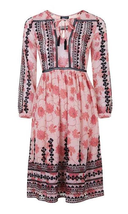 Kate's dress is available from Topshop and costs only $140.
<br>Photo: Topshop.com