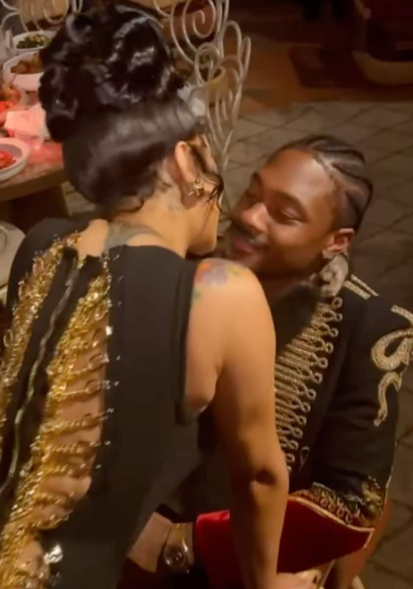 Cardi flaunted the sculpted piece while twirling and posing, all curves, confidence, and colorful tattoos.