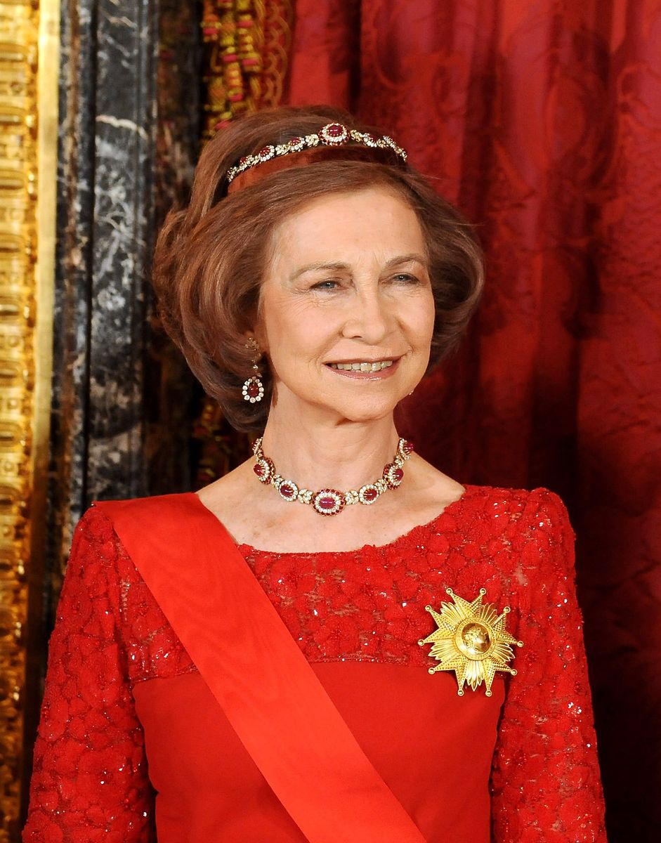 Queen Sofía wore her treasured ruby and diamond earrings during a gala dinner honoring French President Nicolas Sarkozy at the Royal Palace in Madrid on April 27, 2009. The historic jewels were later worn by her granddaughter, Princess Leonor, at the 2026 Princess of Asturias Awards.