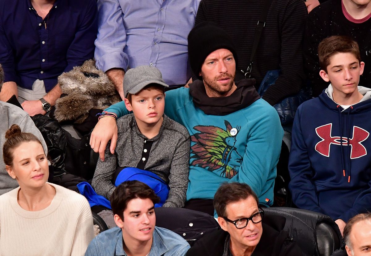 NEW YORK, NY - DECEMBER 22: Chris Martin and son Moses Martin attend Golden State Warriors Vs. Brooklyn Nets game at Barclays Center on December 22, 2016 in New York City. (Photo by James Devaney/GC Images)