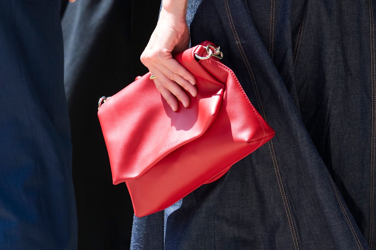  Queen Letizia’s Effortless Style Shines in Denim and Red Heels"