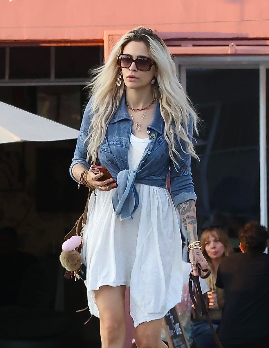 She keeps it boho in oversized shades and stacked jewelry for an easy L.A. afternoon. 