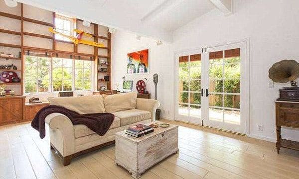An airy living room features pristine light-pine flooring and ample daylight from its south-facing windows. (Image: MLS)