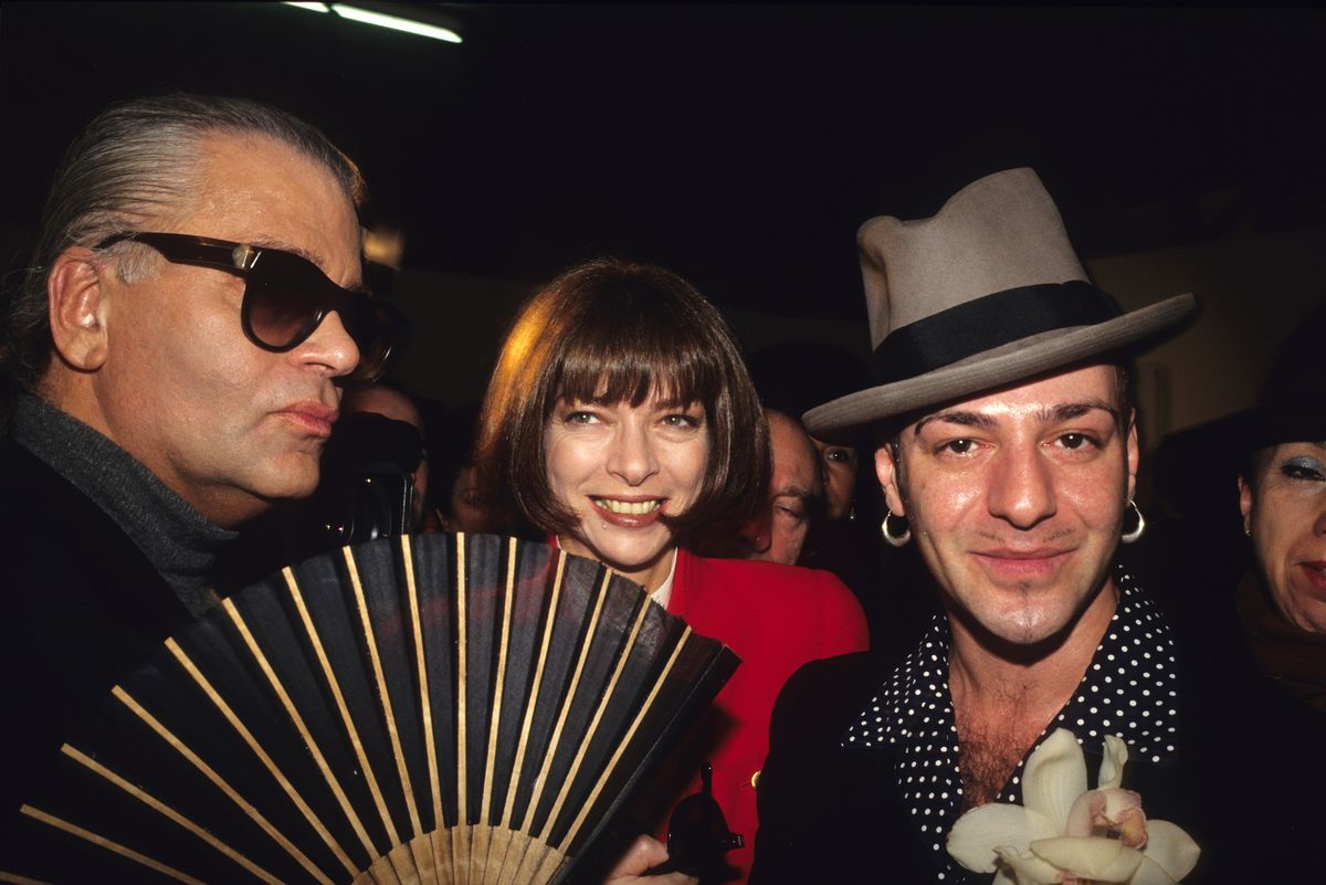  Karl Lagerfeld, Anna Wintour and John Galliano in the 1990s in Paris, France. 
