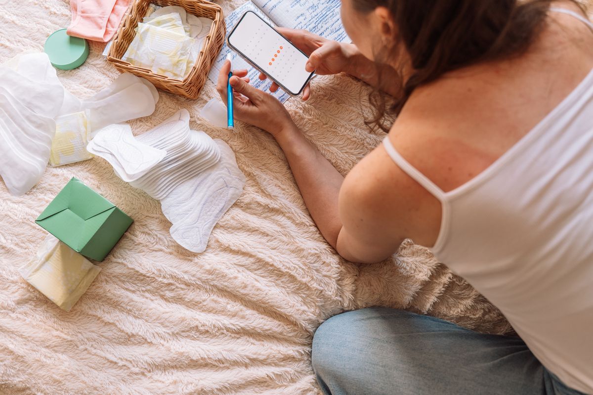 Does your first period predict perimenopause age?