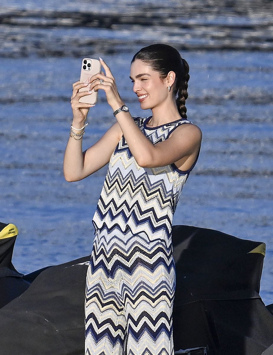Nadia Ferreira nails nautical style in zigzag crochet 