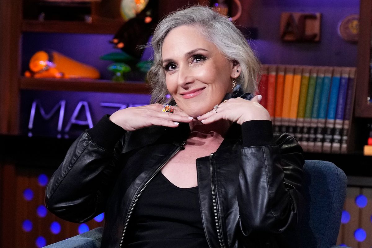 Ricki lake shows off her facelift 