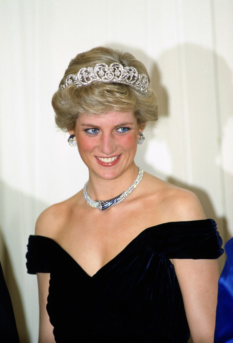 Diana, Princess of Wales wears a sapphire and diamond necklace, which was a gift from the Sultan of Oman, and the Spencer Tiara with a dress designed by Victor Edelstein to a banquet in Bonn, Germany (Photo by Tim Graham Photo Library via Getty Images)