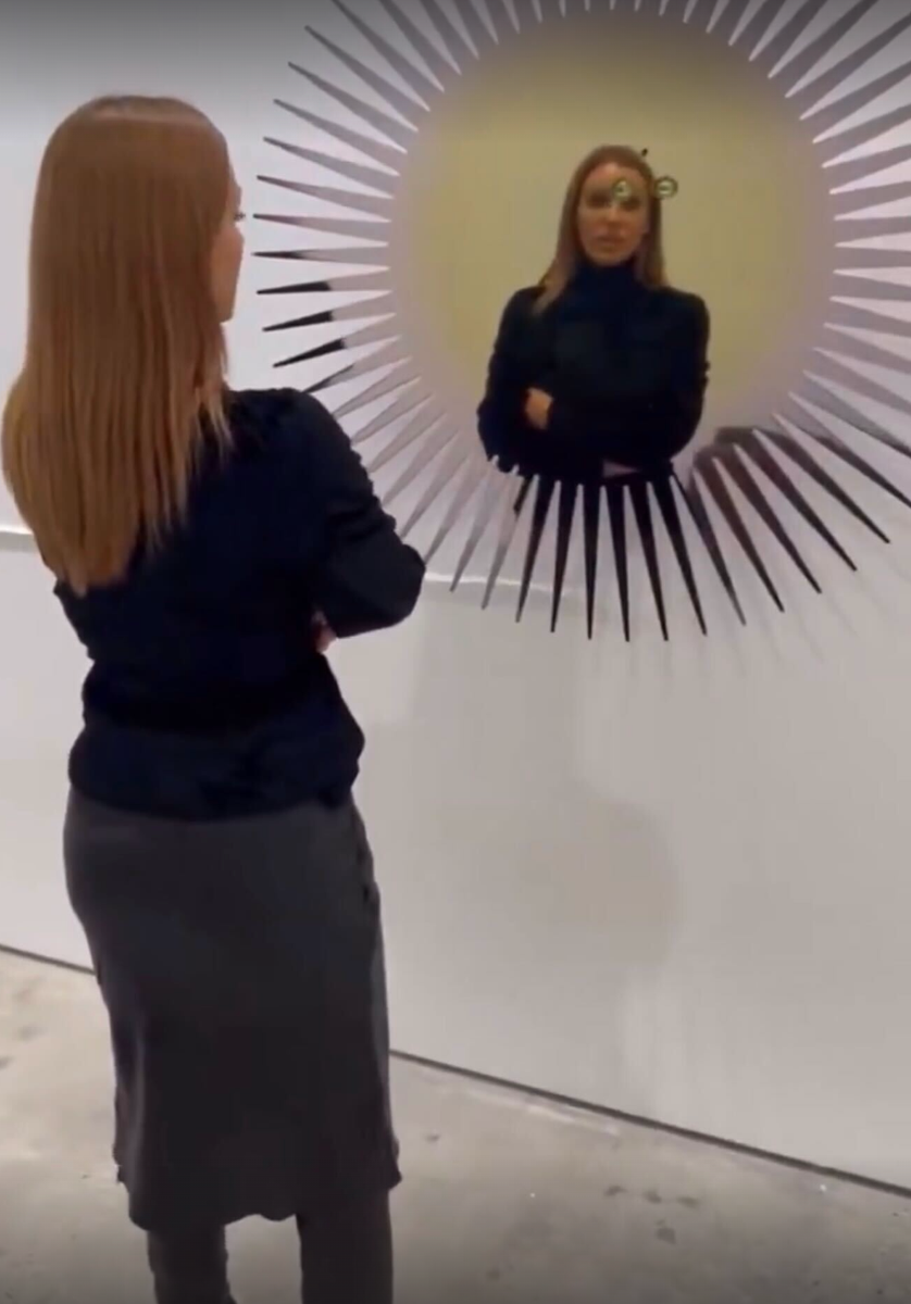 Censori’s latest look moved in a different direction. She chose a sleek all-black outfit that emphasized tailoring over exposure. A high-neck top was paired with a structured skirt and sharply pointed thigh-high leather boots.