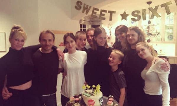 Melanie, left, with the gang, including daughters Dakota Johnson, second from left, and Stella Banderas, far right.
<br>
Photo: Instagram/@melaniegriffith