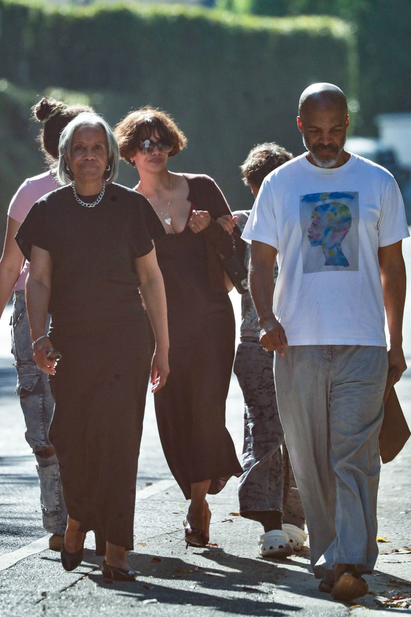 Halle Berry spent Mother’s Day surrounded by family during a relaxed dinner outing in Los Angeles, stepping out with her mom and children in an effortlessly chic look that perfectly matched the intimate celebration.
