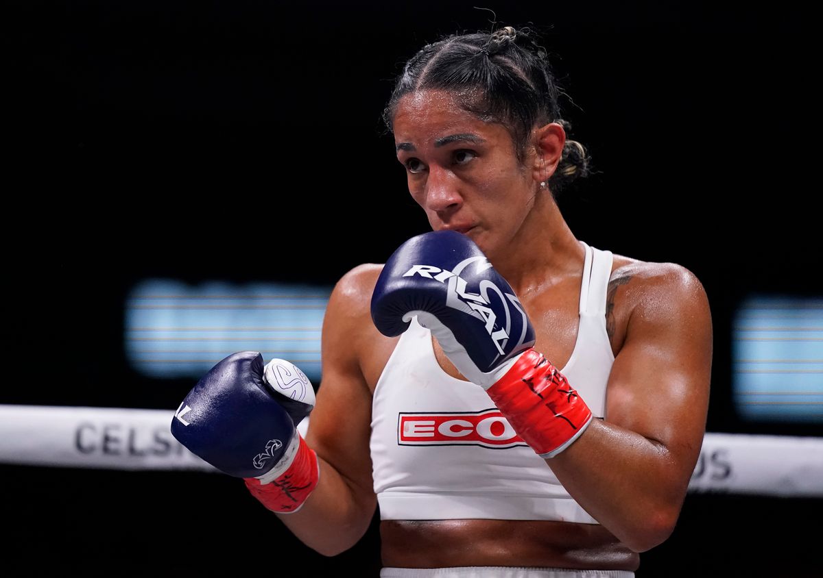 Amanda Serrano faces off against Heather Hardy during the third round of their fight at the American Airlines Center on August 05, 2023 in Dallas, Texas. (Photo by Sam Hodde/Getty Images)