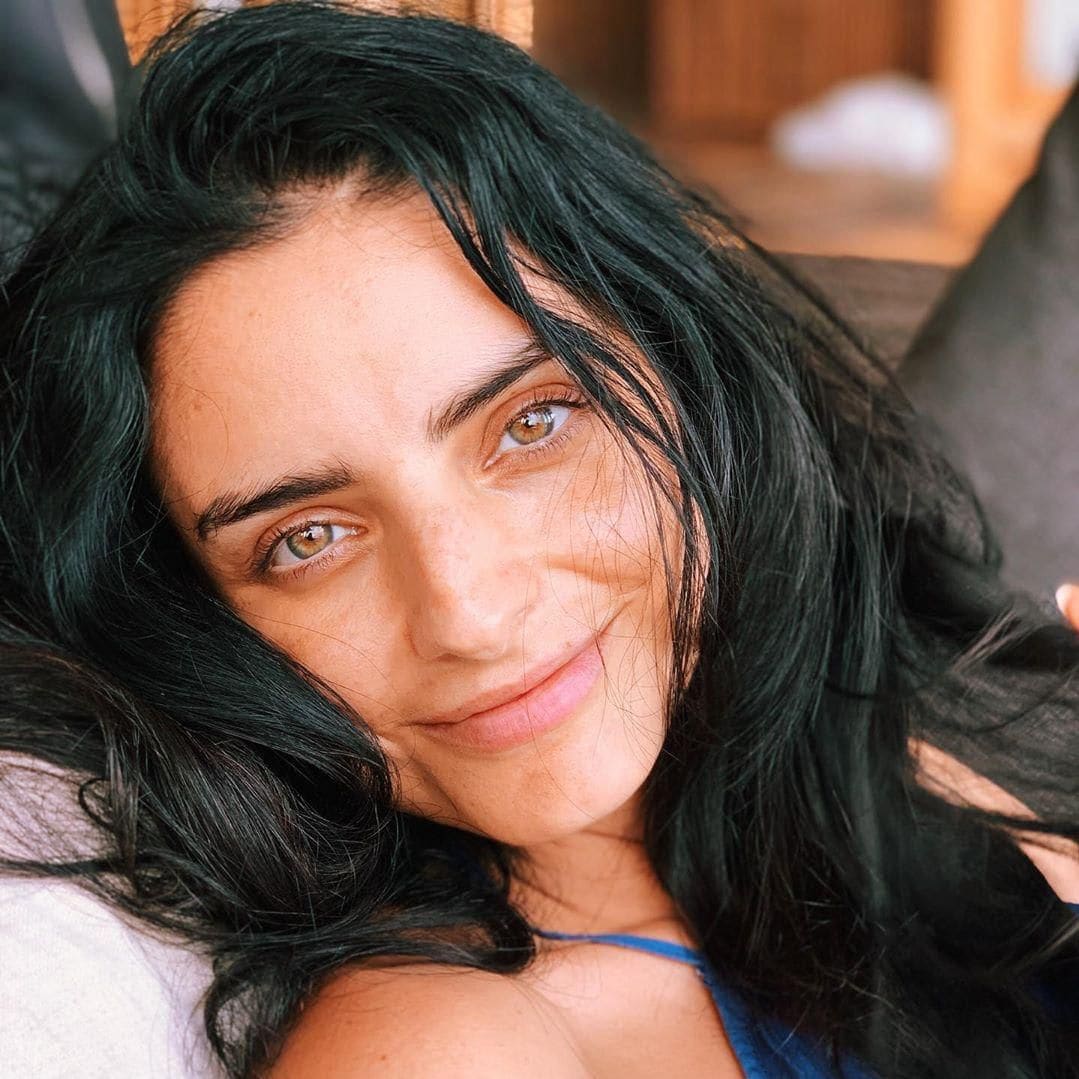 Aislinn Derbez no makeup