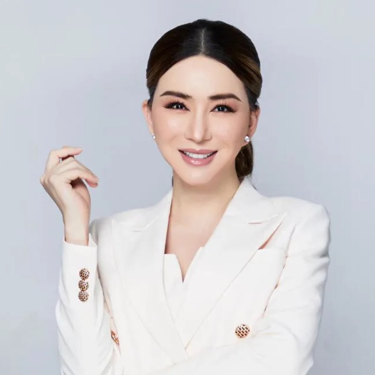 Anne Jakkaphong Jakrajutatip