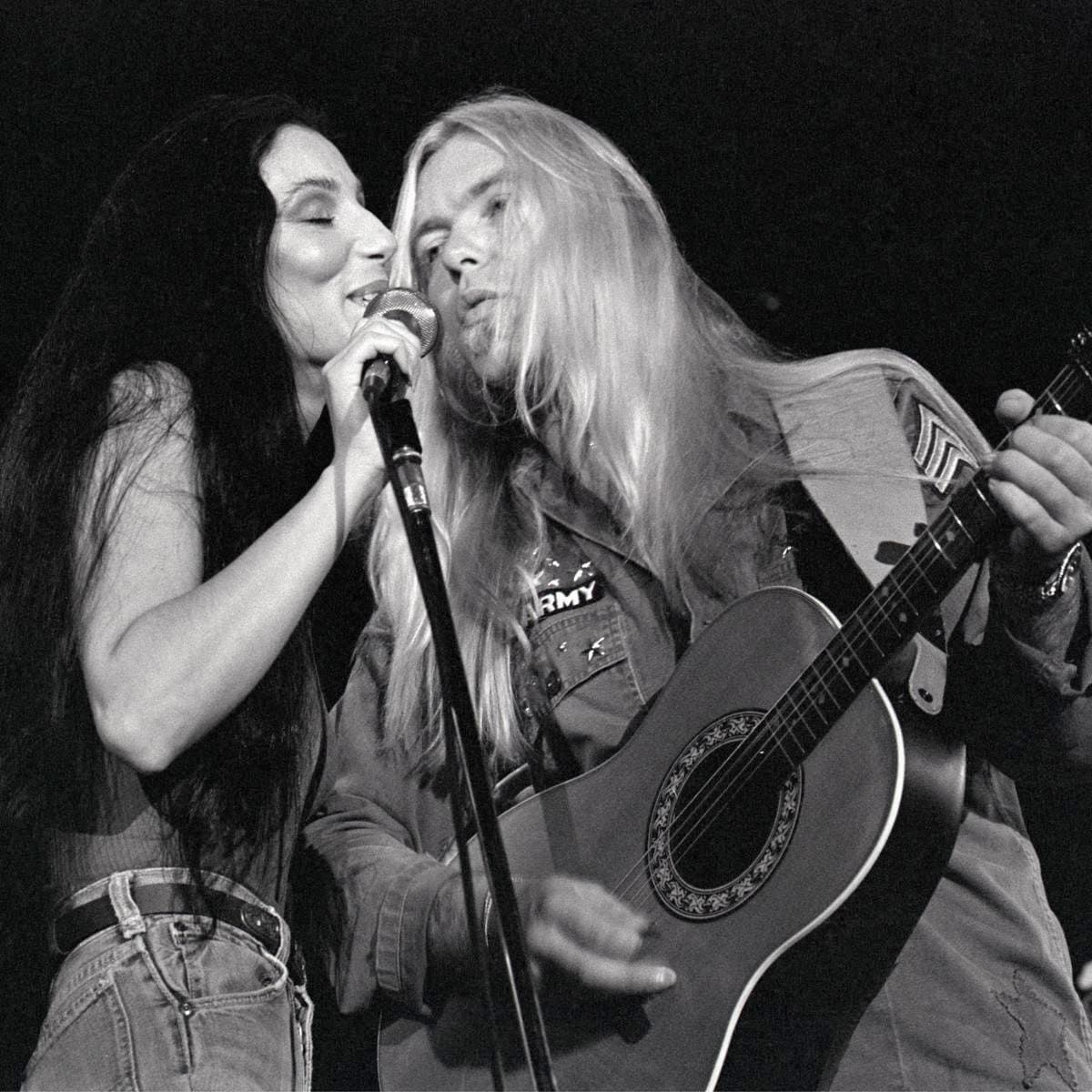 Cher & Gregg Allman Sing Onstage