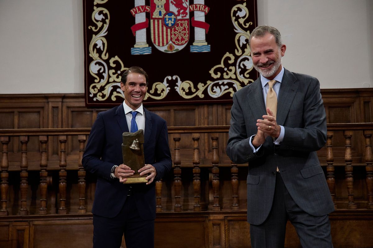 King Felipe presenting Nadal with the Camino Real Award in 2022