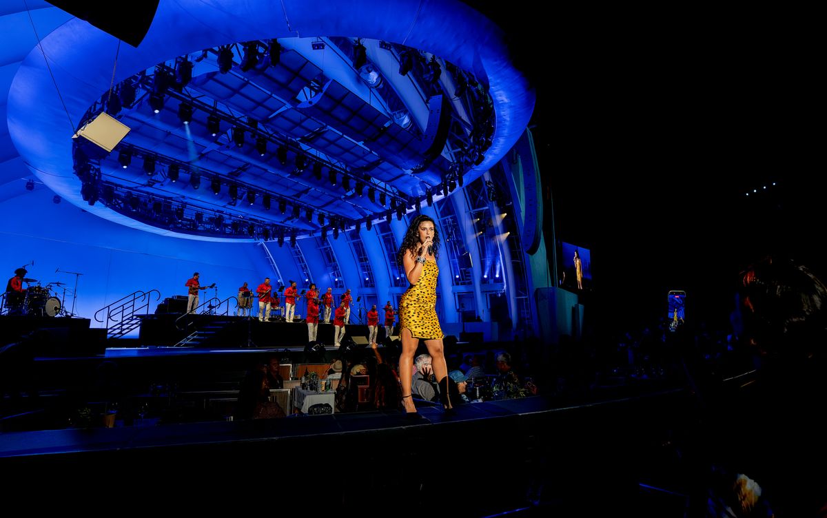 Nathy Peluso paid tribute to salsa legends during her performance with Grupo Niche at the Hollywood Bowl.