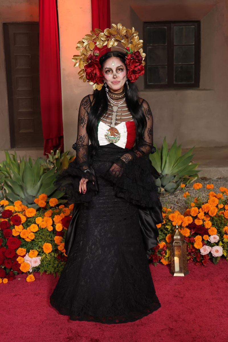 Vanessa Bryant's oversized floral crown took the transformation to another level.