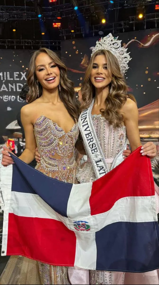 Gemmy Quelliz and Yamilex Hernández after the Miss Universe Latina crowning