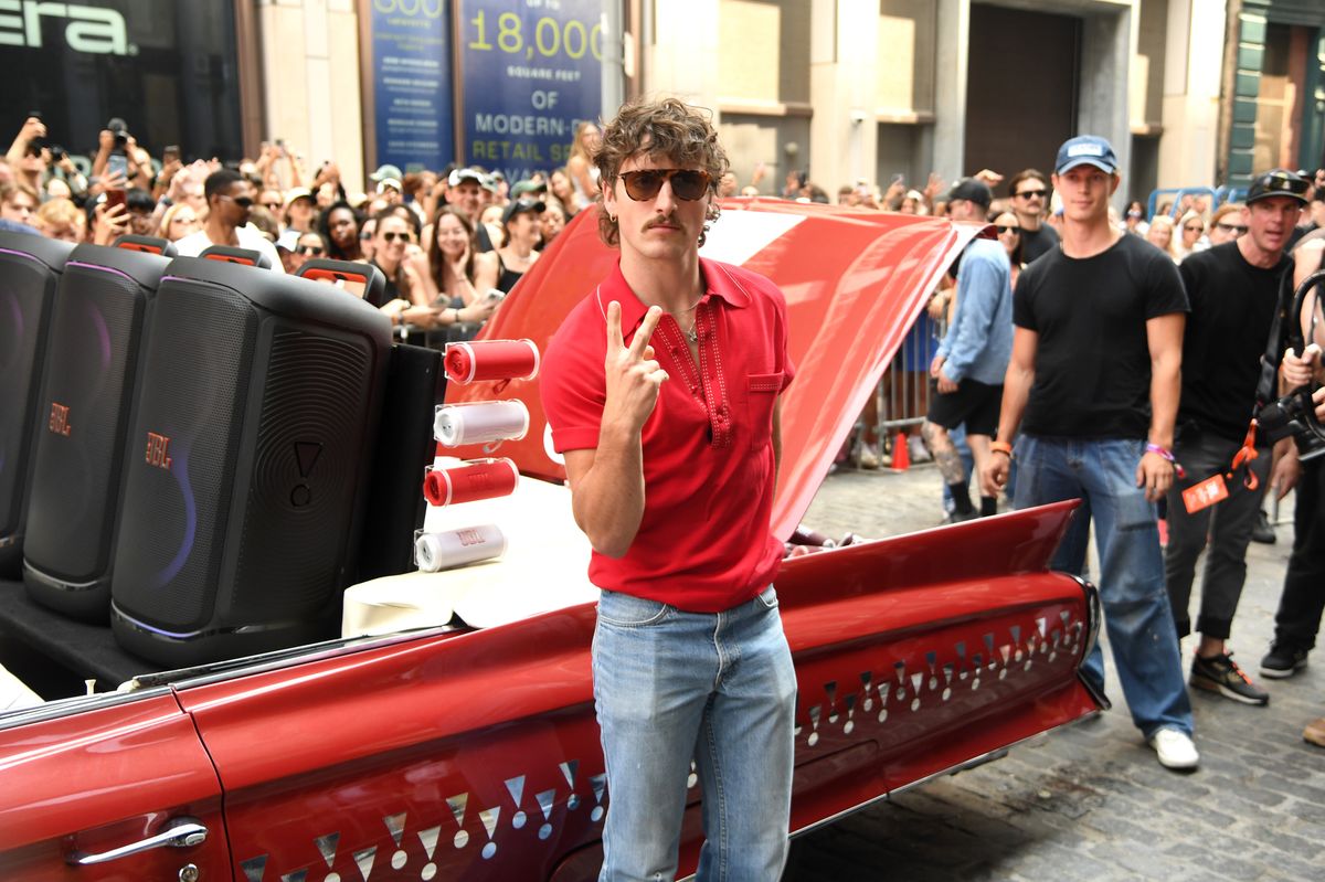 Benson Boone conduce a los fanáticos de la Nueva York con un retroceso sorpresa