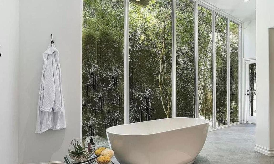 Selena Gomez buys Tom Petty mansion