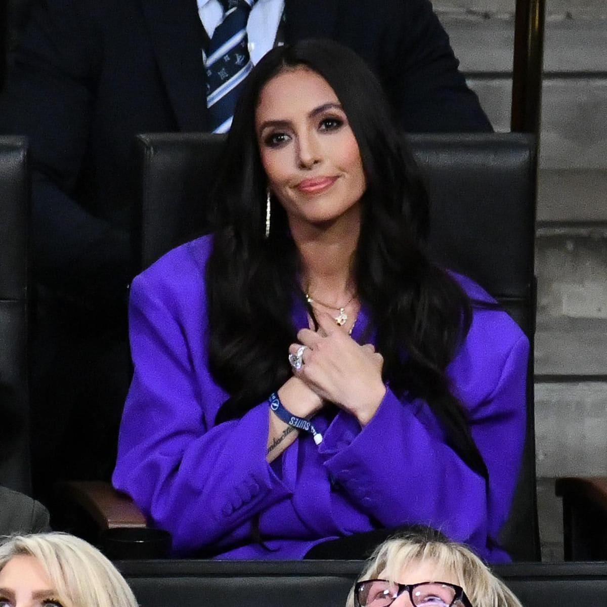 Vanessa Bryant and her daughters unveil impressive Kobe Bryant memorial statue