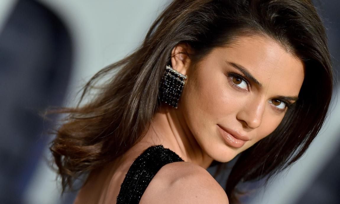 Model Kendall Jenner with smokey eye