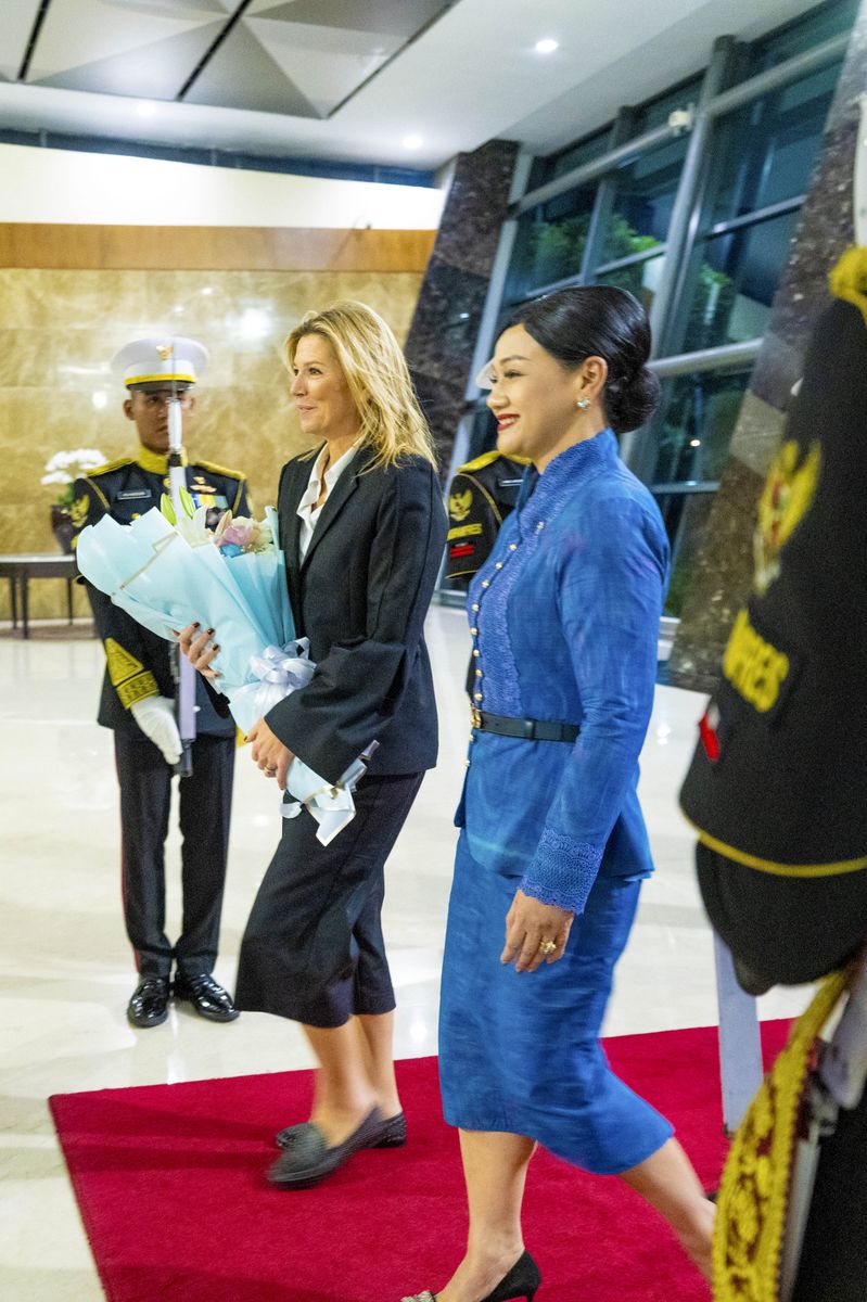 Queen Máxima’s ensemble during her official visit to Indonesia as a UN special envoy for financial inclusion. 