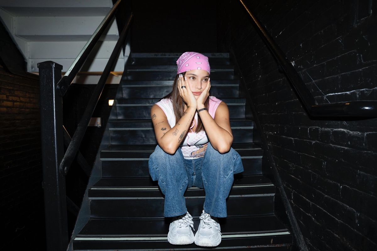 Releasing “Genio Atrapado” worldwide is not an isolated win. It is the final jewel in what has been a defining year for Emilia’s global ascent.