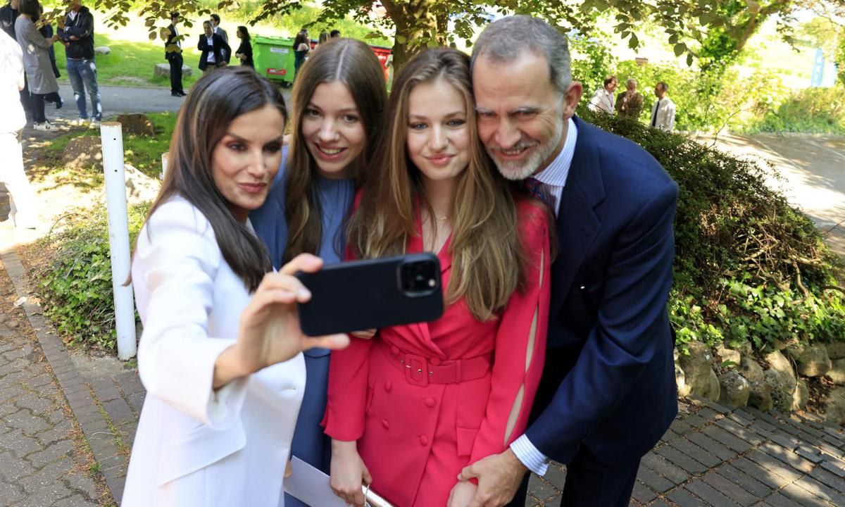 Queen Letizia proves she's like any other proud mom at daughter's ...