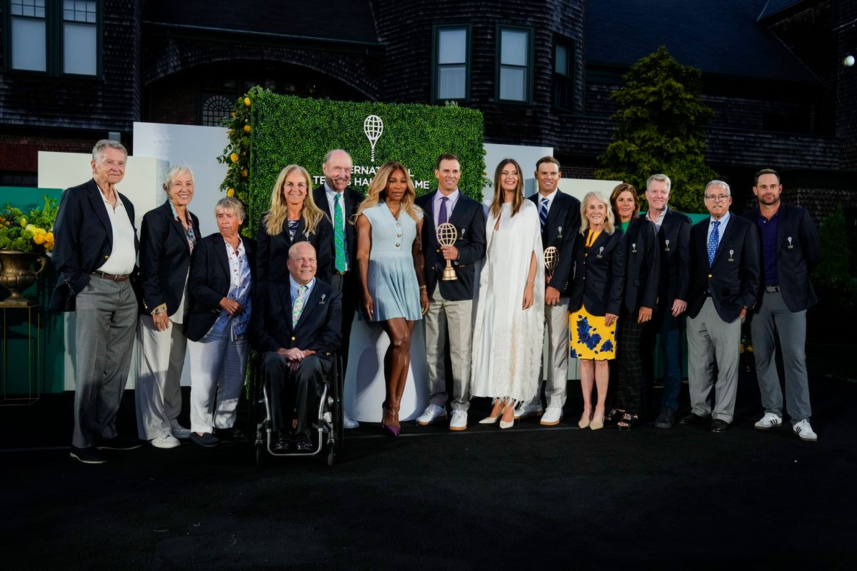  International Tennis Hall of Fame members pose with 2025 inductees Serena Williams, Mike Bryan, Maria Sharapova and Bob Bryan 