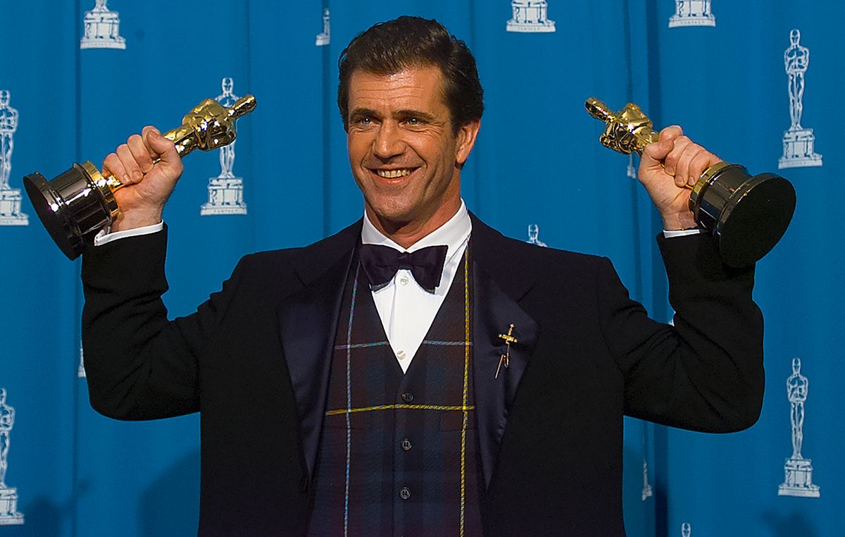 LOS ANGELES, CALIFORNIA - MARCH 25 : Oscar Winner Mel Gibson at Academy Awards Show, March 25, 1996 in Los Angeles, California. (Photo by Bob Riha, Jr./Getty Images)