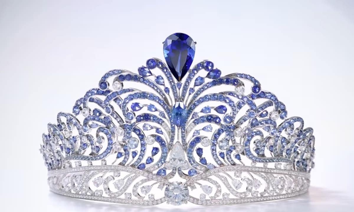 2022  2023 Miss Universe crown