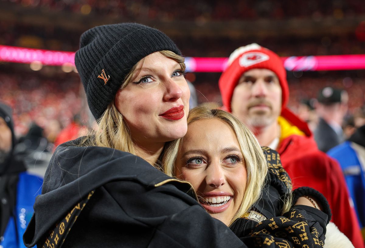 They’ve been spotted cheering in stadium suites together and celebrating at after-parties.