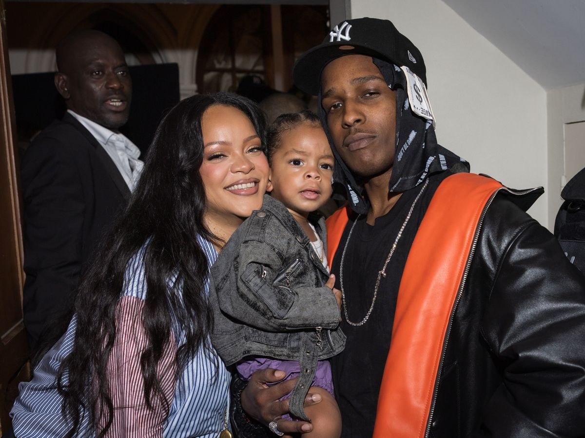 Rihanna, Riot y ASAP Rocky asisten al desfile AWGE Menswear Primavera/Verano 2026 como parte de la Semana de la Moda de París 