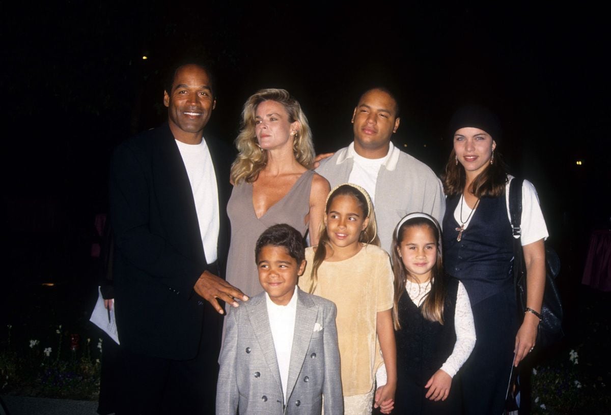 O.J. Simpson, Nicole Brown Simpson, Jason Simpson, Sydney Brooke Simpson, and Justin Ryan Simpson pose at the premiere of the "Naked Gun 33 1/3: The Final Isult" in which O.J. starred on March 16, 1994, in Los Angeles, California.   (Photo by Vinnie Zuffante/Getty Images)