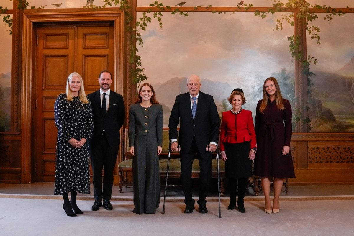 Members of the royal family (L-R) Crown Princess Mette-Marit of Norway, Crown Prince Haakon of Norway, Norway's King Harald V, Norway's Queen Sonja and Princess Ingrid Alexandra of Norway pose for a photo with daughter of Venezuelan opposition leader Maria Corina Machado Ana Corina Sosa (3rd L) ahead of the Nobel Peace Prize ceremony at Oslo City Hall emony at Oslo City Hall