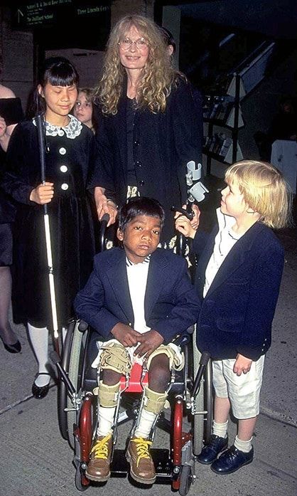 Mia Farrow has 14 children, ten of which are adopted.
Photo: Getty Images