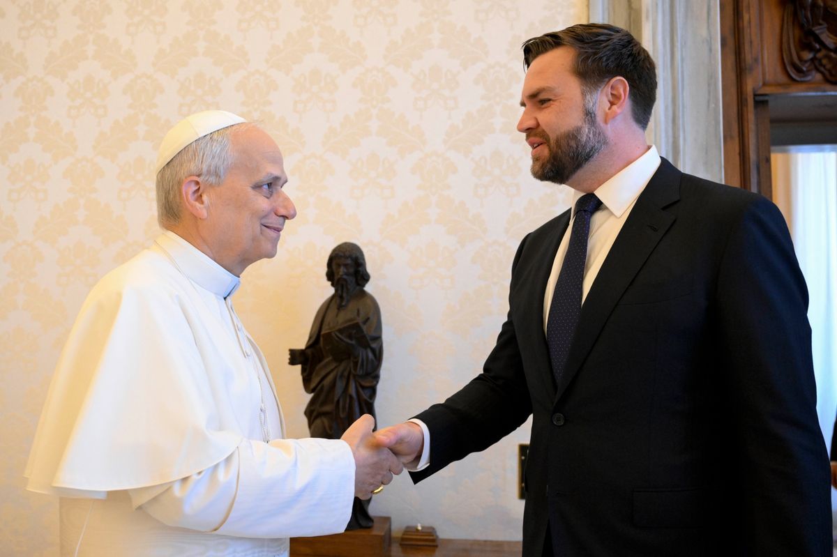 Pope Leo and JD Vance: Why the Vice President didn't kiss the Pope's ring