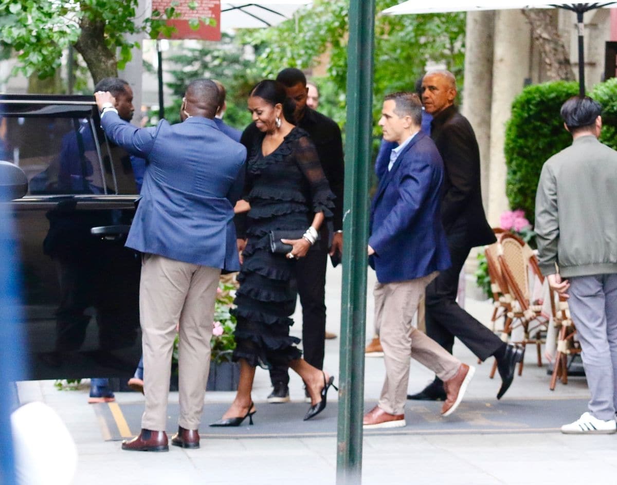Michelle and Barack Obama leaving a restaurant together in New York City