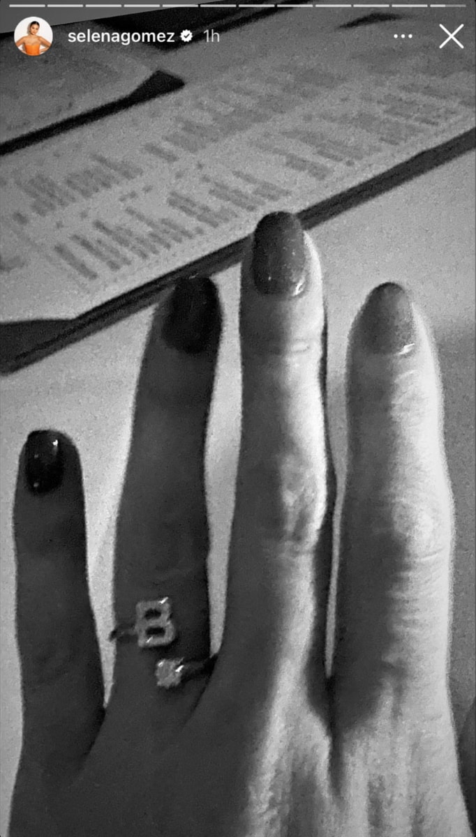 Selena Gomez gave away a $3,250 ring to a lucky fan
